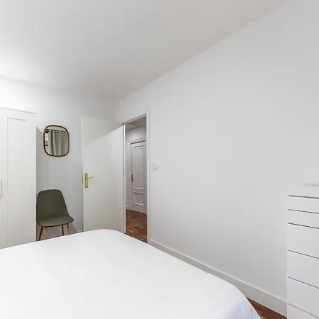 Charming 4 Double Bed Steps From The Old Town *