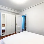 Stylish 4 Double Rooms, Apartment