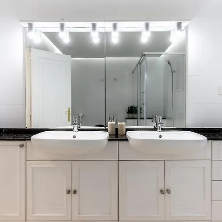 Charming 4 Double Bed Steps From The Old Town Bilbao