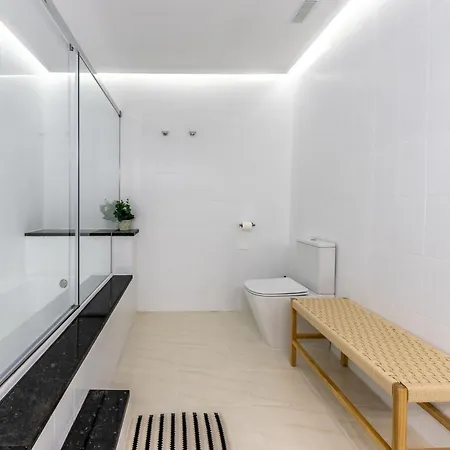 Charming 4 Double Bed Steps From The Old Town