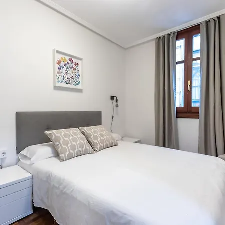 Charming 4 Double Bed Steps From The Old Town *