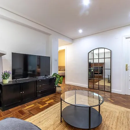 Stylish 4 Double Rooms, Apartamento
