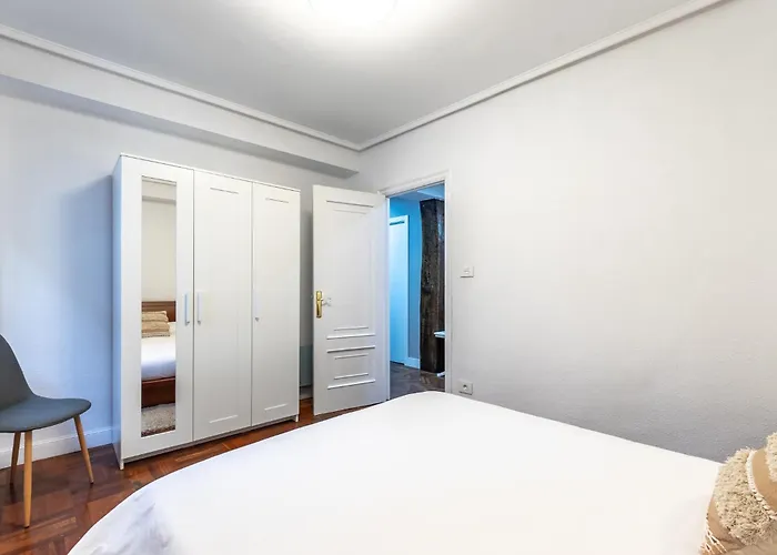 Stylish 4 Double Rooms, Apartman