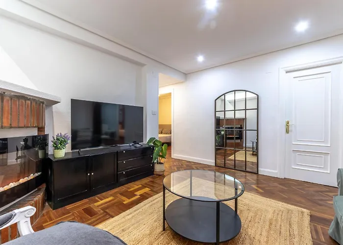 Stylish 4 Double Rooms, Apartman